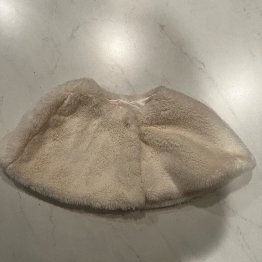 Cat and Jack girls white fur shawl size 4T - excellent condition!